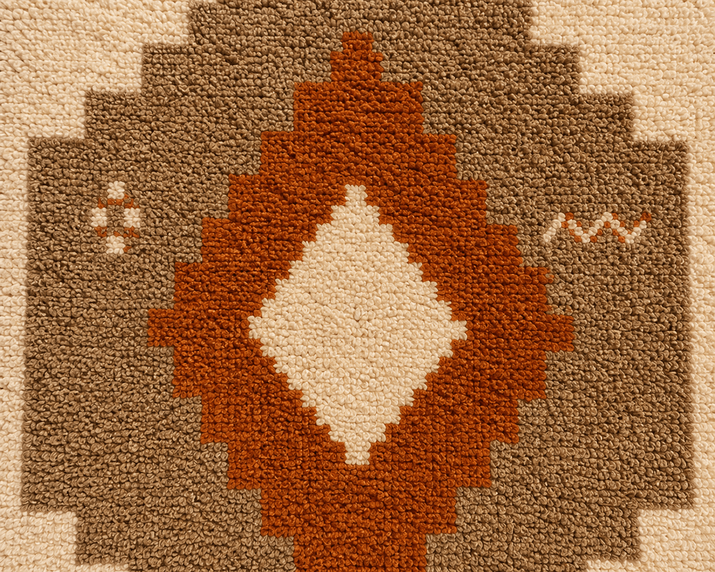 Burnt Ridge central motif detail
