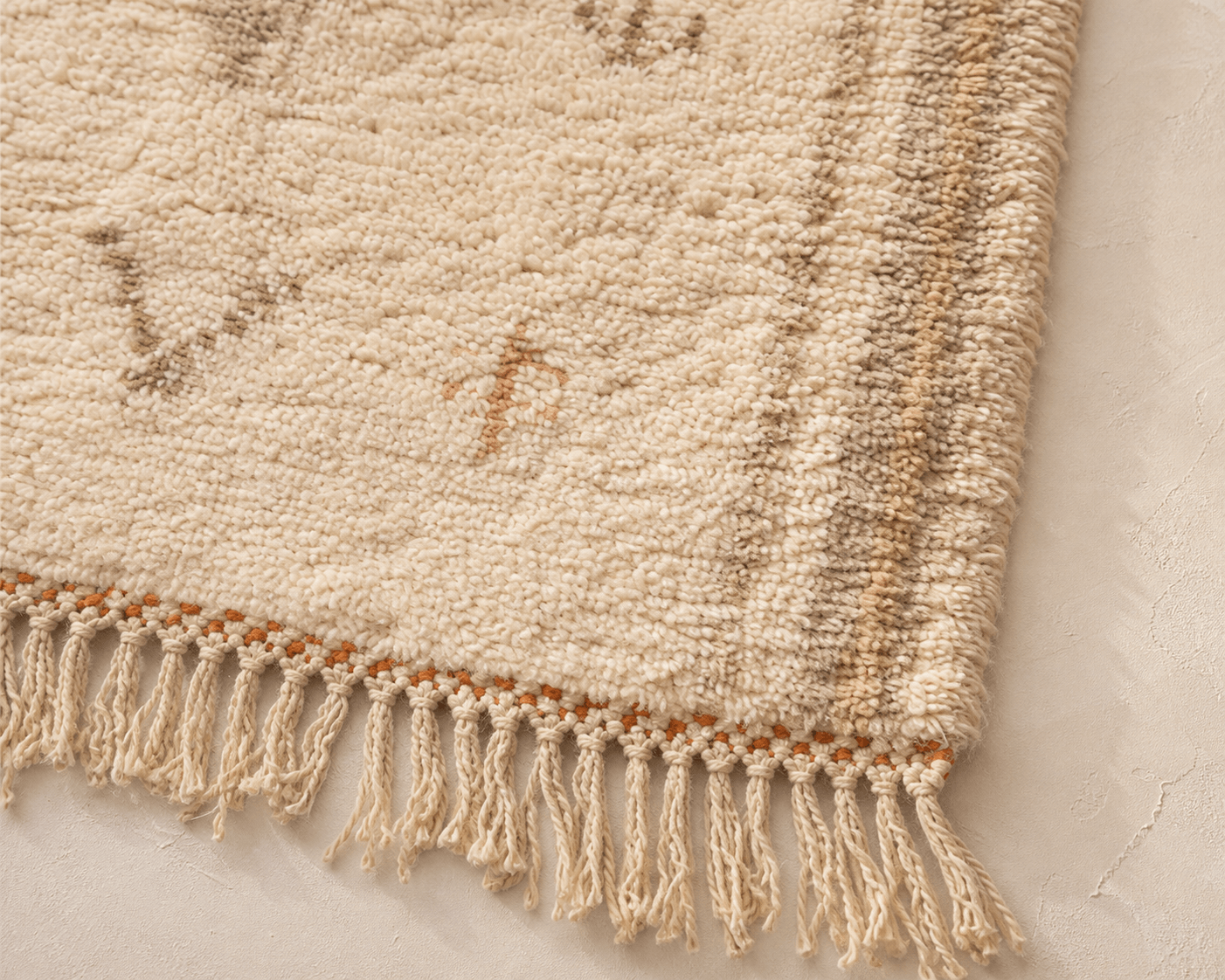 Quiet Dune border and fringe detail